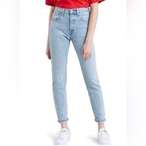 Ligh wash levi’s 501